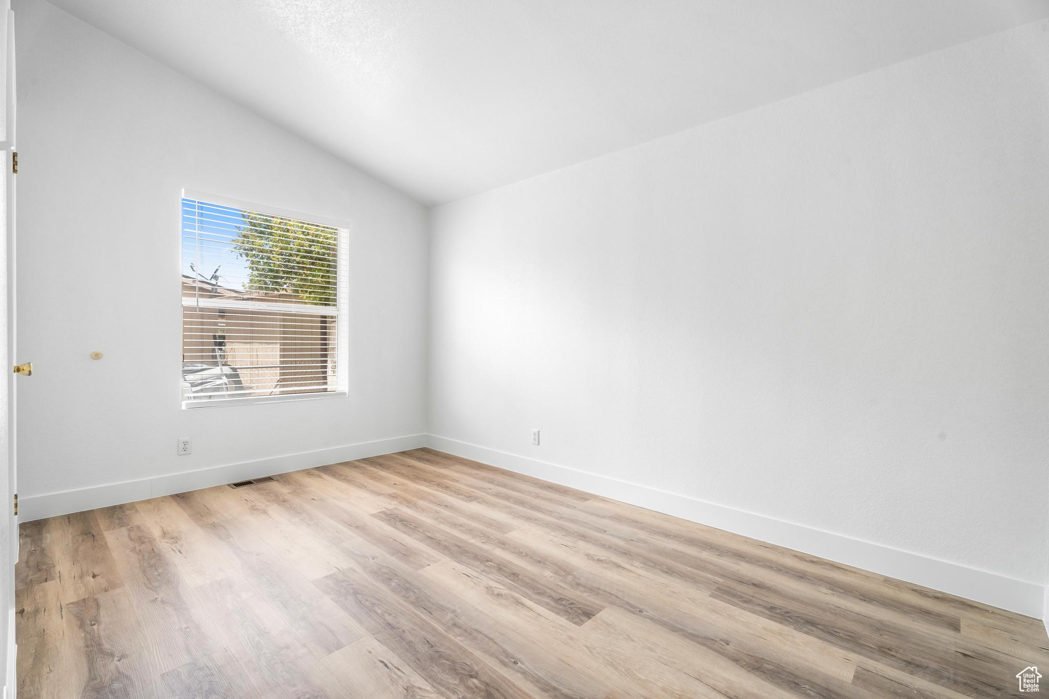 LAVA BLUFF COMMUNITY - Residential