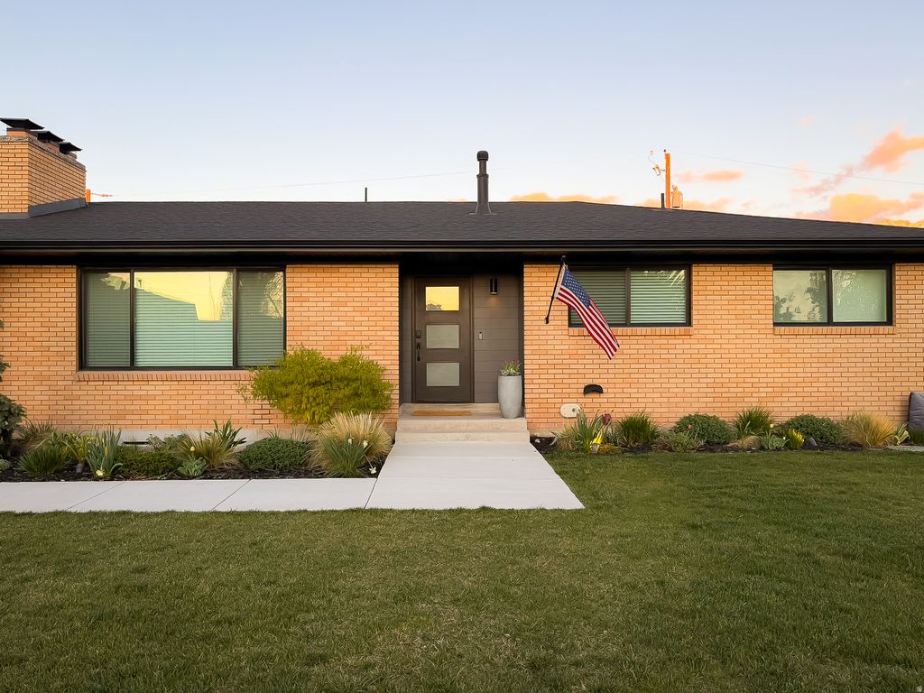 Photo of 3089 S 2075 E, Salt Lake City, UT 84109 (MLS # 2149439)