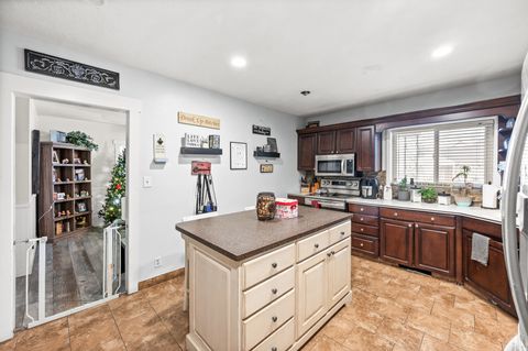 Tiny photo for 2352 E 3395 S, Salt Lake City, UT 84109 (MLS # 2127909)