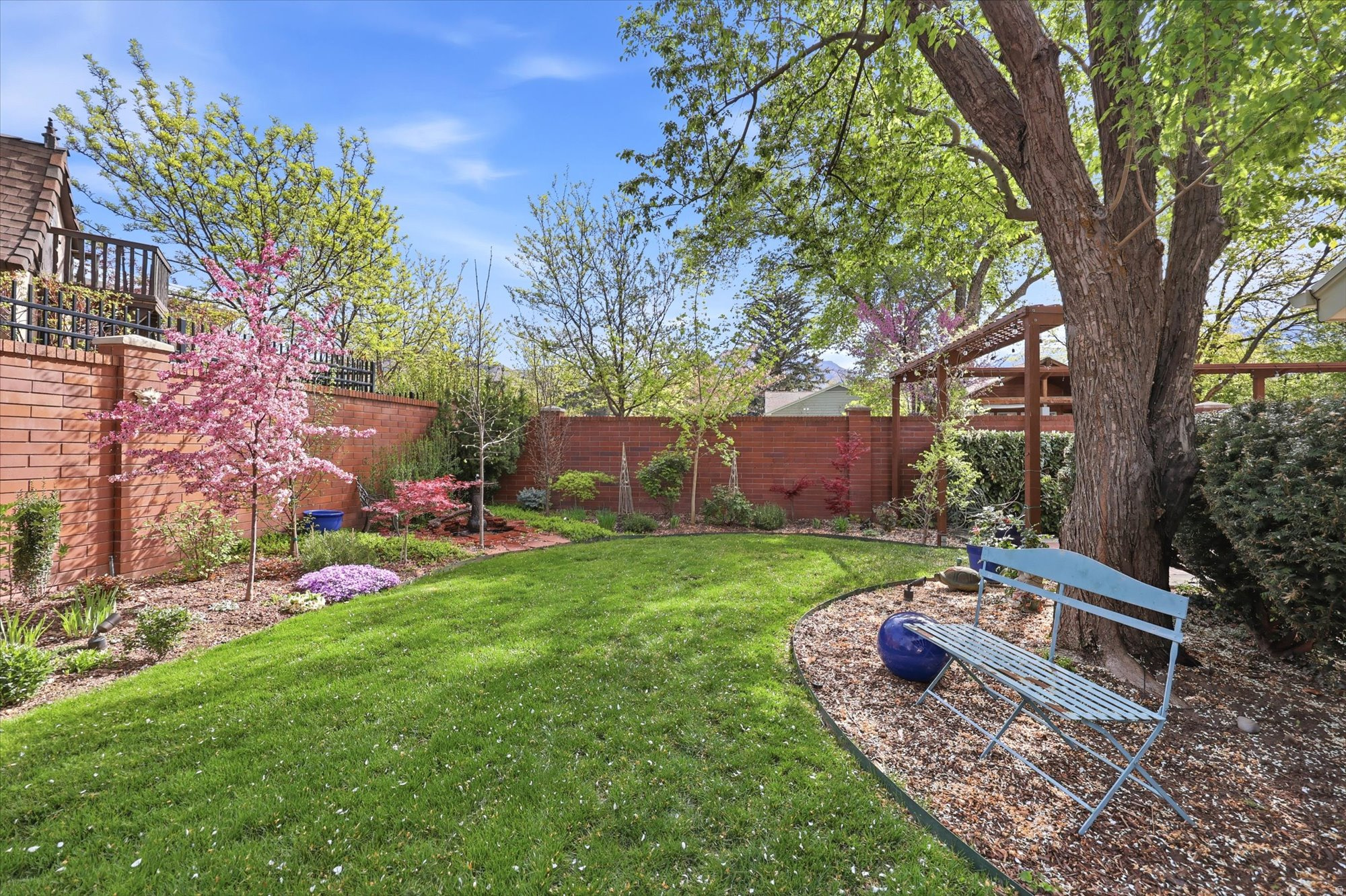 EDGEMOUNT HOMES CONDO PH 2 - Residential