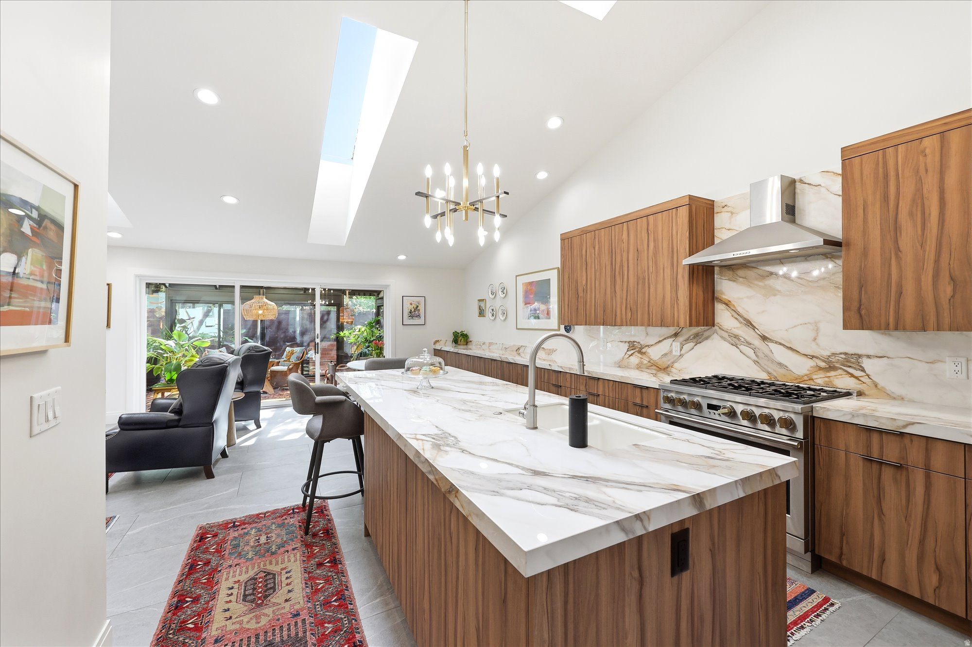 EDGEMOUNT HOMES CONDO PH 2 - Residential