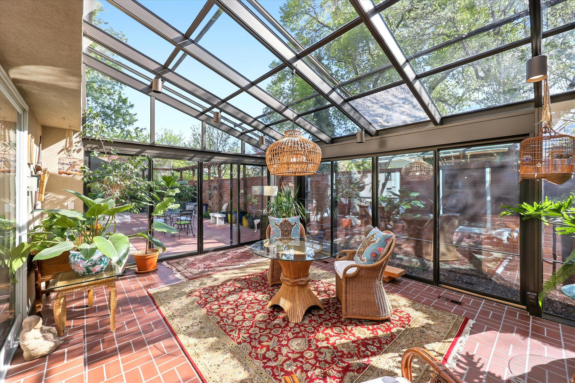 EDGEMOUNT HOMES CONDO PH 2 - Residential