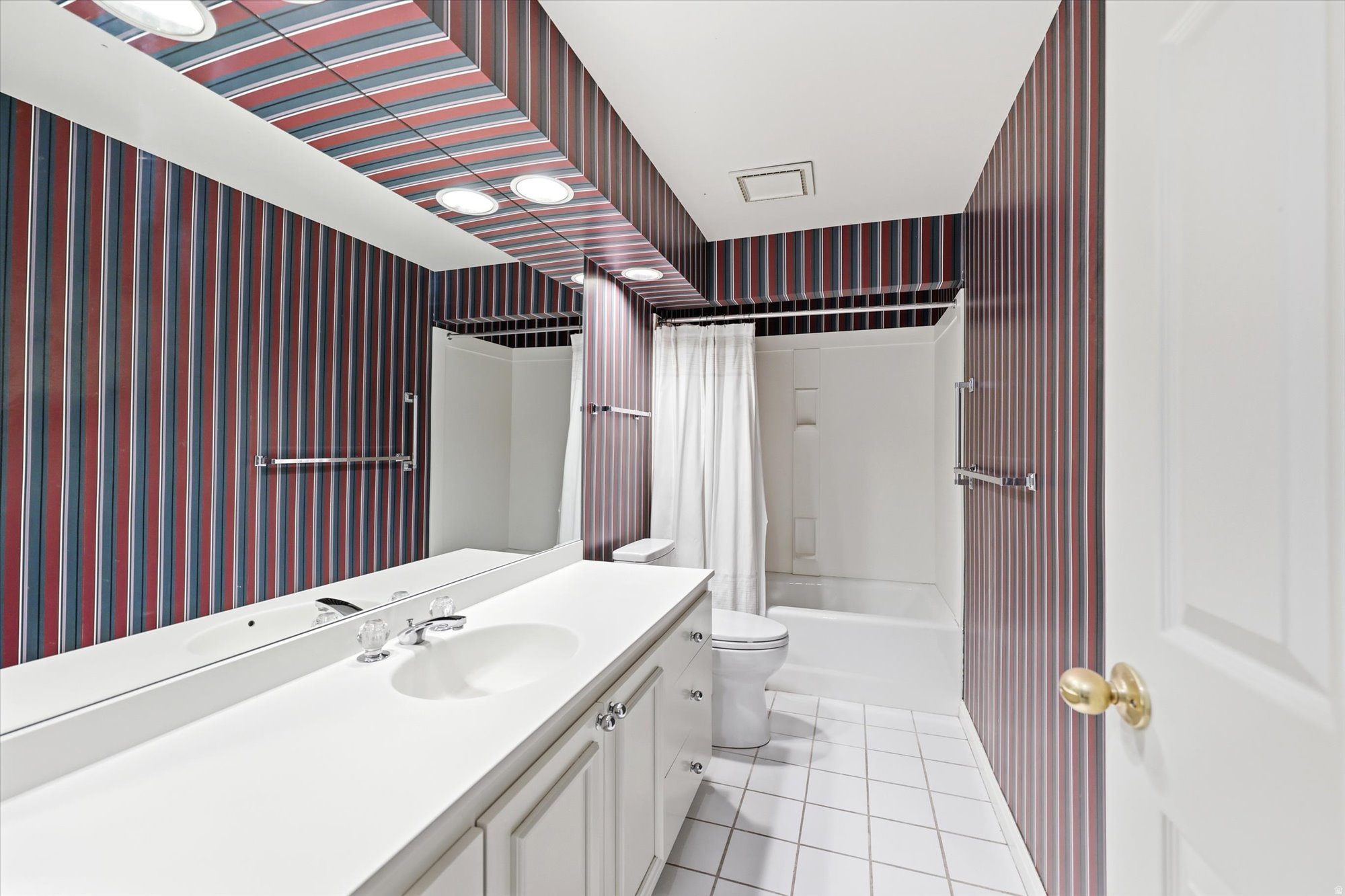 EDGEMOUNT HOMES CONDO PH 2 - Residential