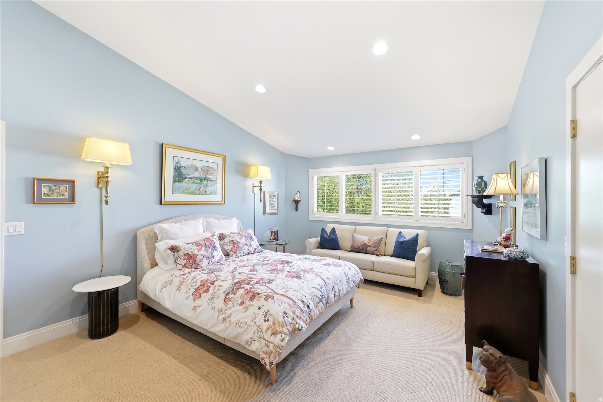 EDGEMOUNT HOMES CONDO PH 2 - Residential