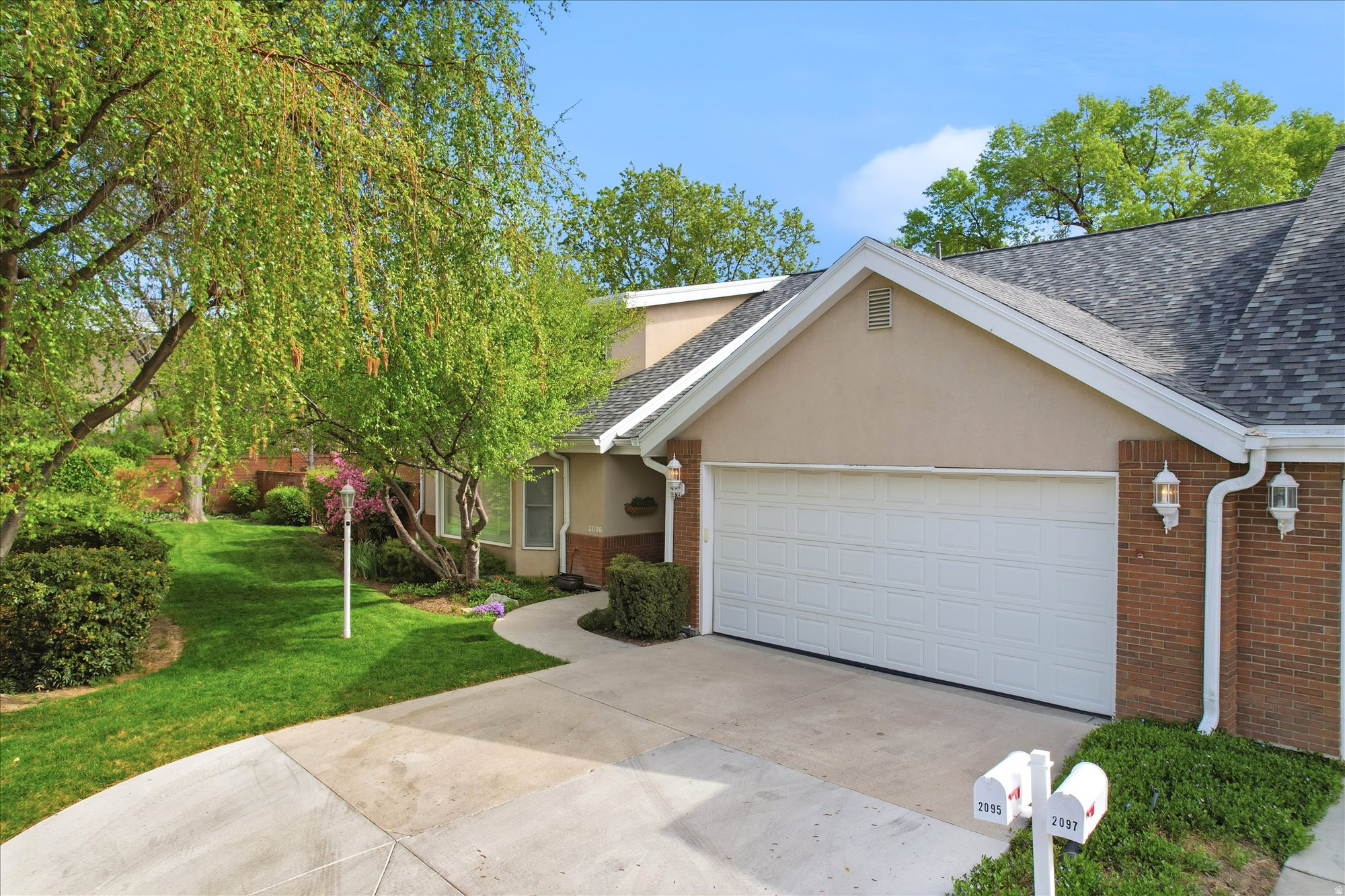 EDGEMOUNT HOMES CONDO PH 2 - Residential