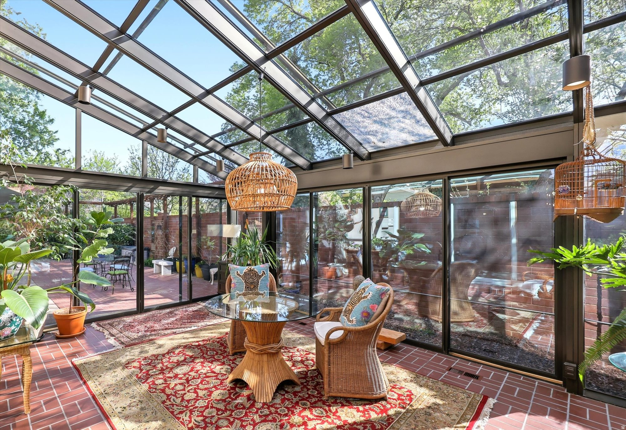 EDGEMOUNT HOMES CONDO PH 2 - Residential