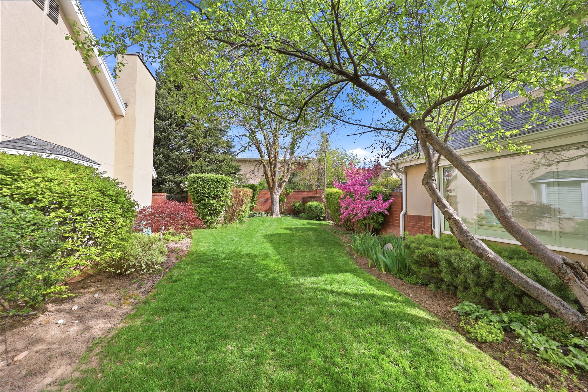 EDGEMOUNT HOMES CONDO PH 2 - Residential