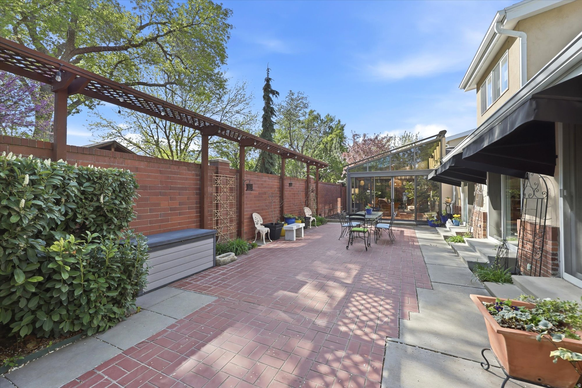 EDGEMOUNT HOMES CONDO PH 2 - Residential