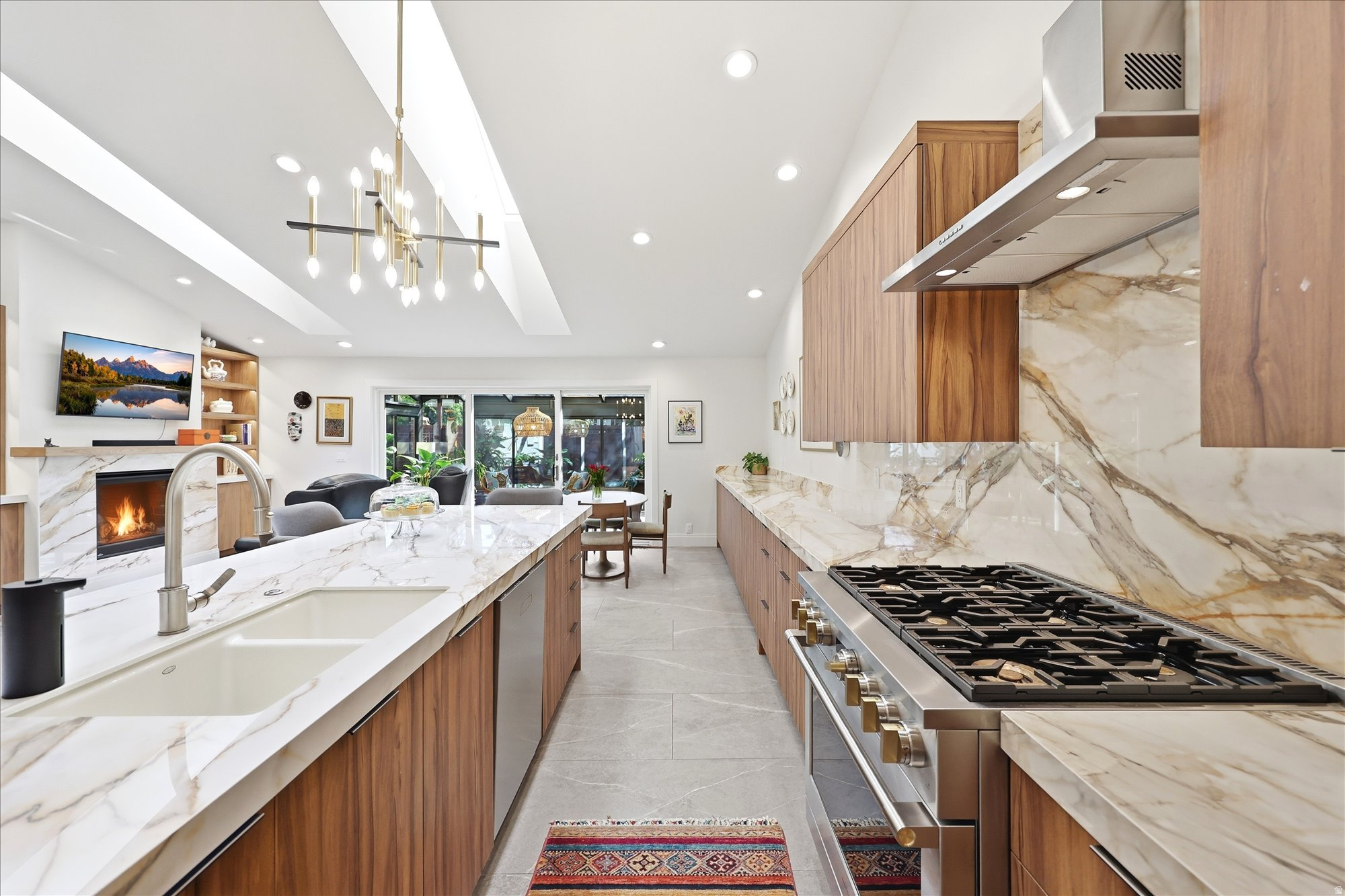 EDGEMOUNT HOMES CONDO PH 2 - Residential