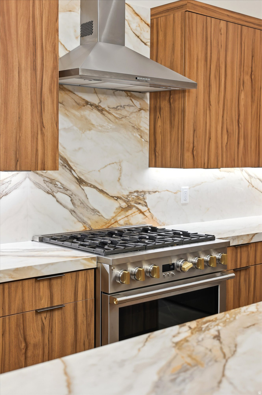 EDGEMOUNT HOMES CONDO PH 2 - Residential