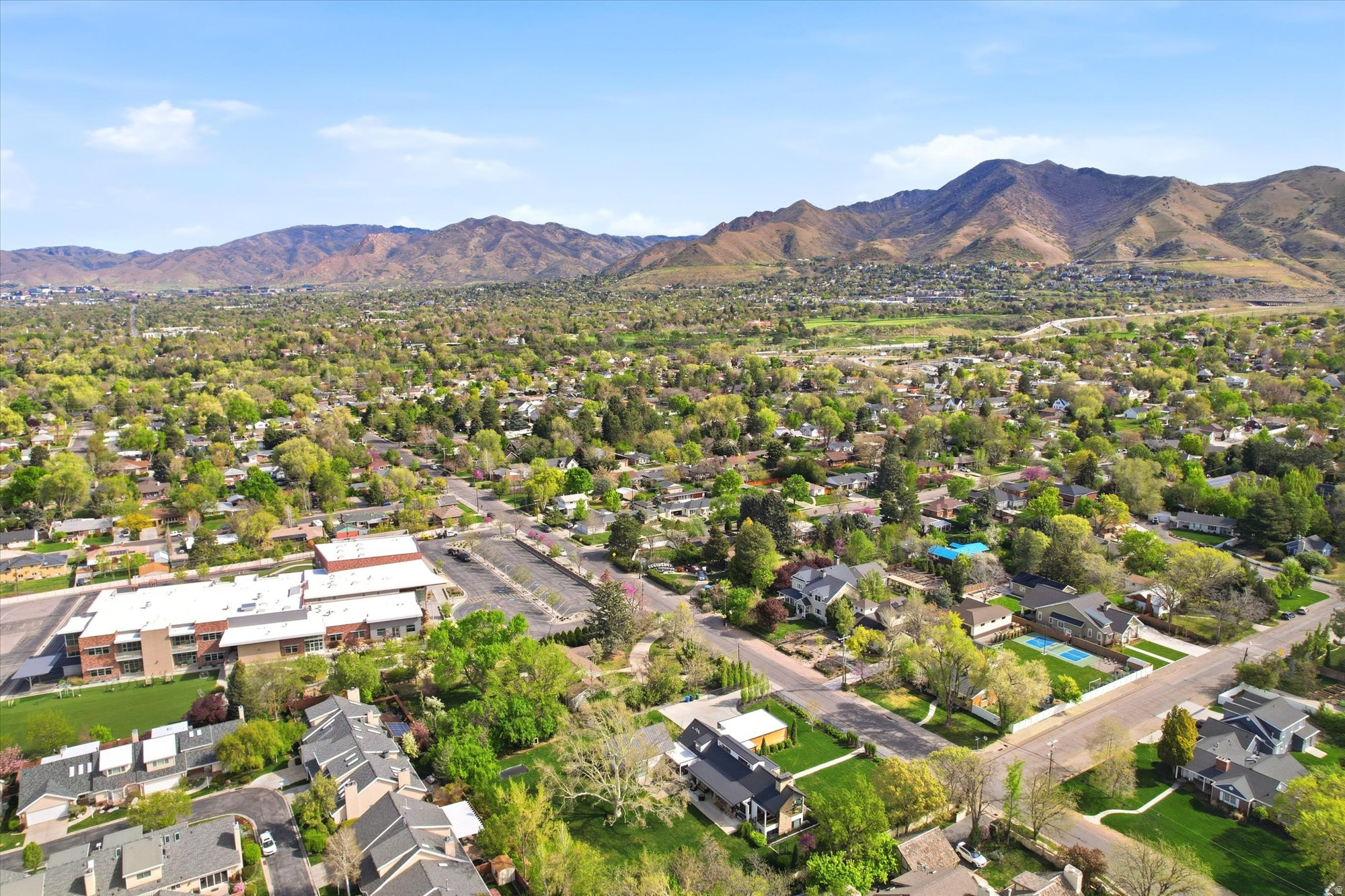 EDGEMOUNT HOMES CONDO PH 2 - Residential