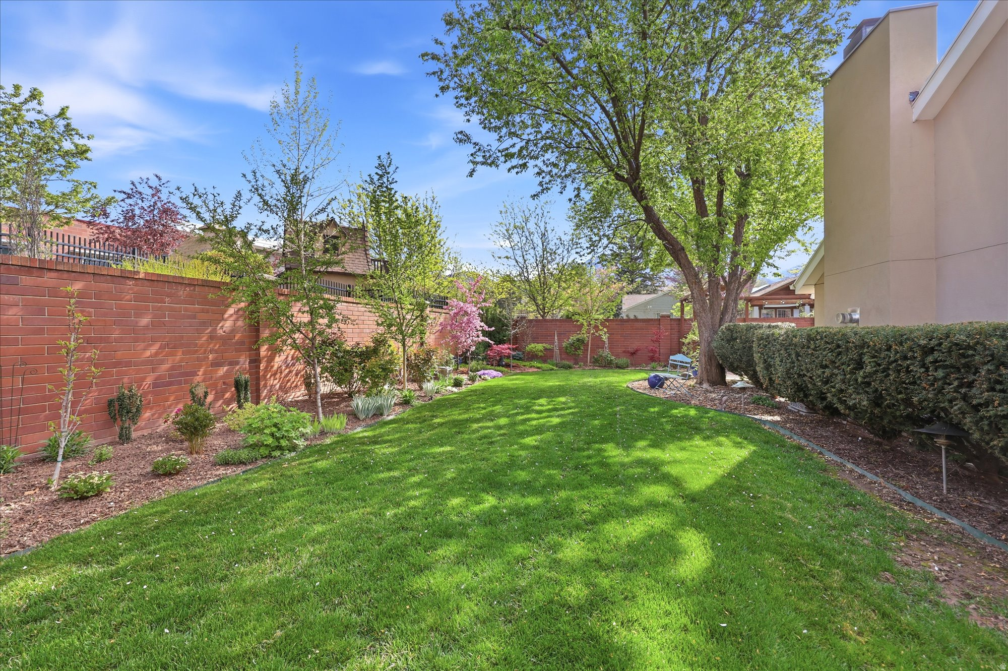 EDGEMOUNT HOMES CONDO PH 2 - Residential