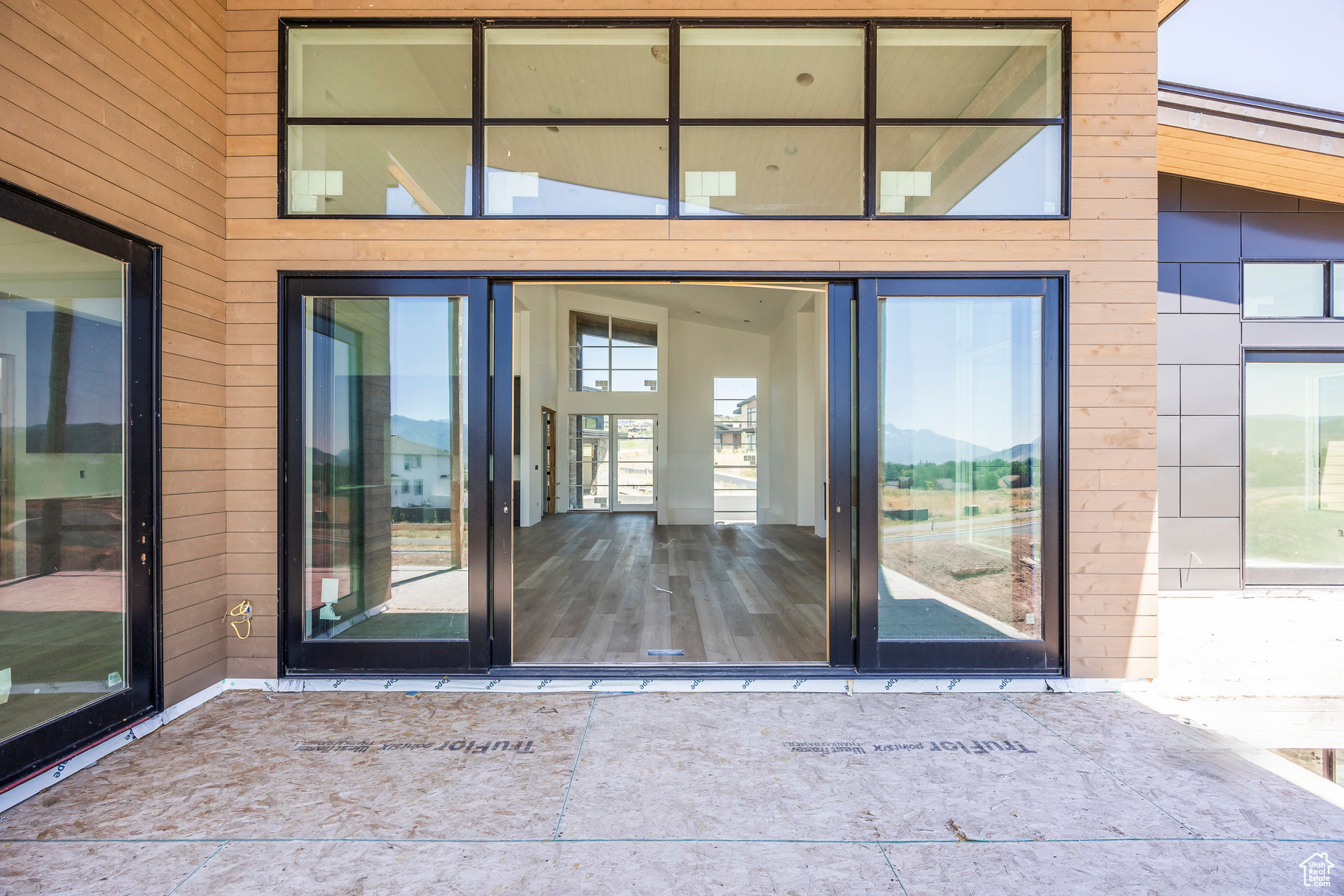 RED LEDGES - Residential