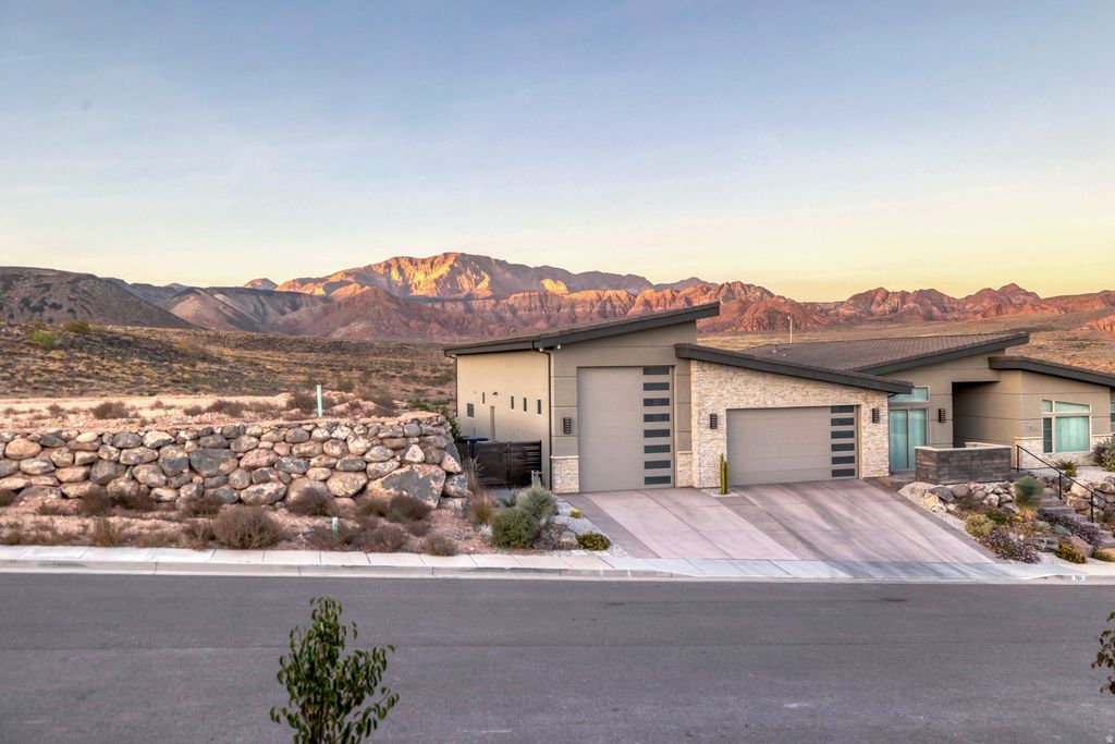 Photo of 777 W SCENARIO ST #3A, Washington, UT 84780 (MLS # 2124024)