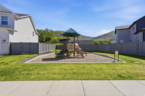 Tiny photo for 915 N EVELYN ST W, Farmington, UT 84025 (MLS # 2158557)