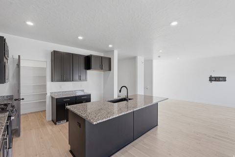 Tiny photo for 915 N EVELYN ST W, Farmington, UT 84025 (MLS # 2158557)