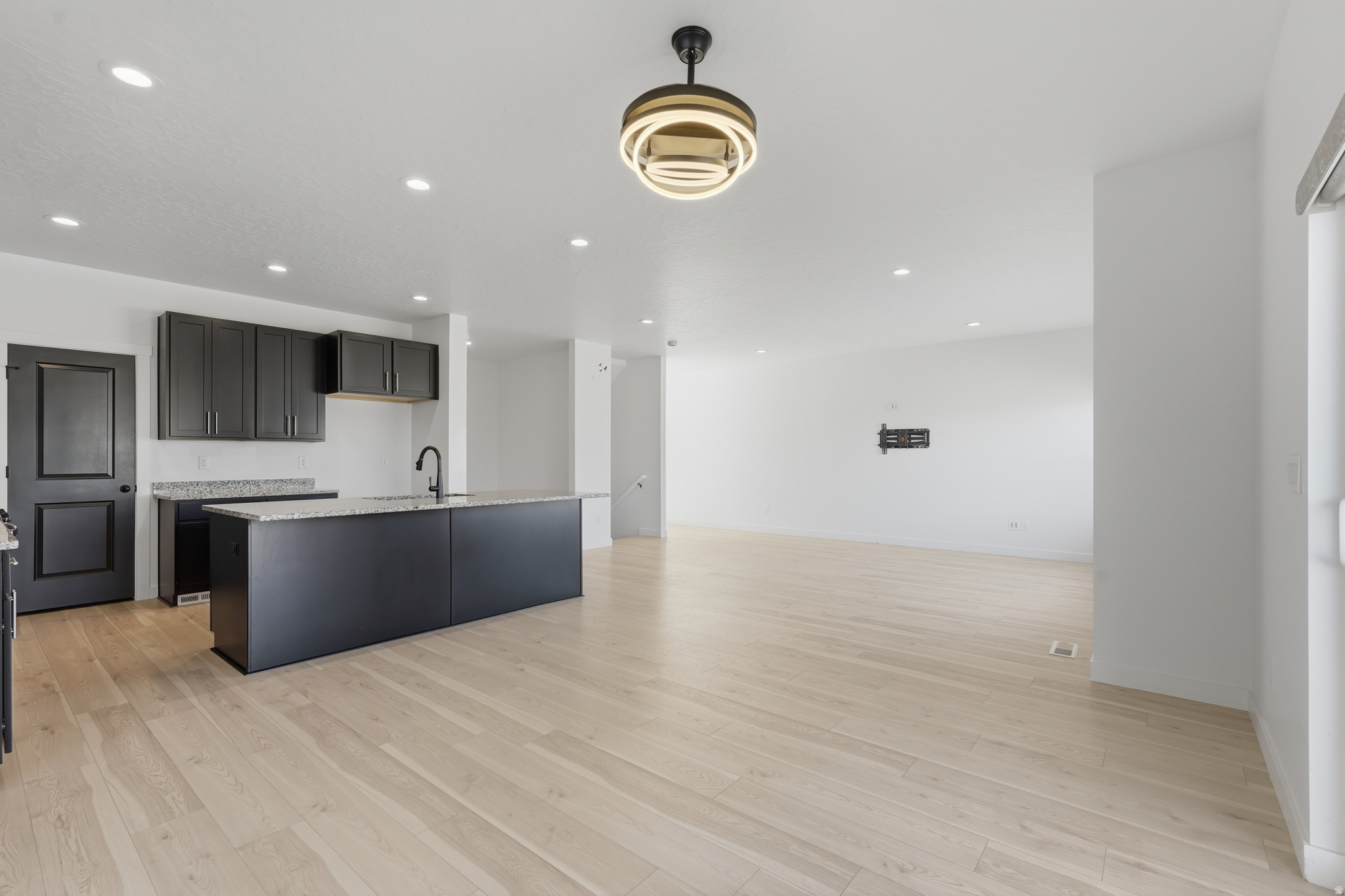 THE ROSE - Residential