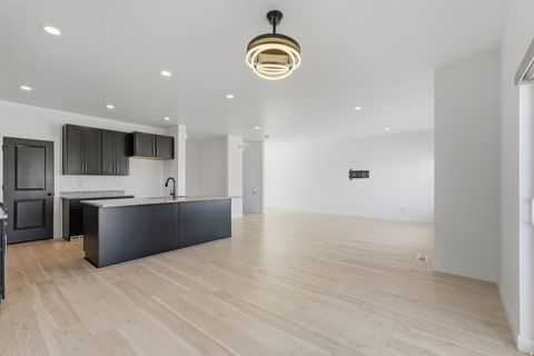 Tiny photo for 915 N EVELYN ST W, Farmington, UT 84025 (MLS # 2158557)