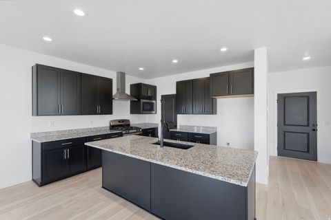 Tiny photo for 915 N EVELYN ST W, Farmington, UT 84025 (MLS # 2158557)