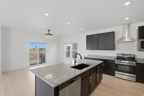 Tiny photo for 915 N EVELYN ST W, Farmington, UT 84025 (MLS # 2158557)