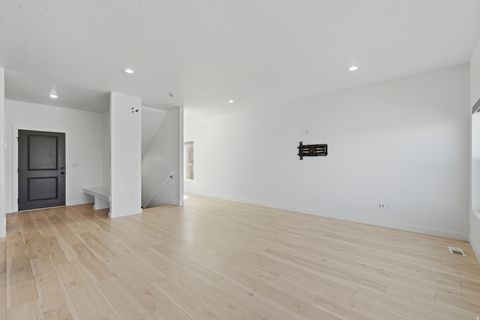 Tiny photo for 915 N EVELYN ST W, Farmington, UT 84025 (MLS # 2158557)