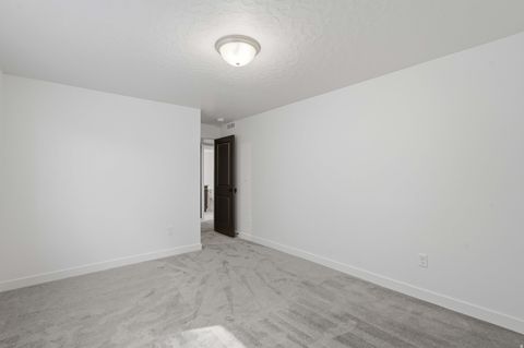 Tiny photo for 915 N EVELYN ST W, Farmington, UT 84025 (MLS # 2158557)