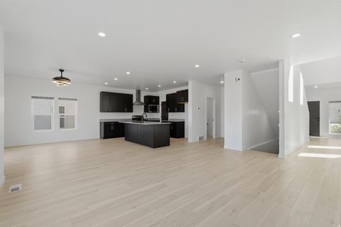 Tiny photo for 915 N EVELYN ST W, Farmington, UT 84025 (MLS # 2158557)