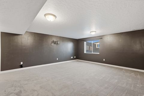 Tiny photo for 915 N EVELYN ST W, Farmington, UT 84025 (MLS # 2158557)
