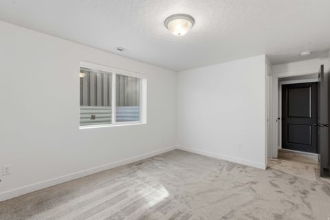 Tiny photo for 915 N EVELYN ST W, Farmington, UT 84025 (MLS # 2158557)