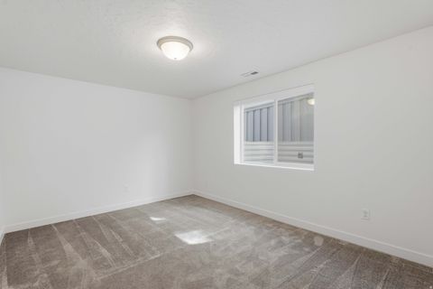 Tiny photo for 915 N EVELYN ST W, Farmington, UT 84025 (MLS # 2158557)