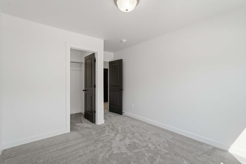 Tiny photo for 915 N EVELYN ST W, Farmington, UT 84025 (MLS # 2158557)