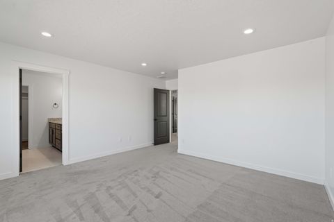 Tiny photo for 915 N EVELYN ST W, Farmington, UT 84025 (MLS # 2158557)