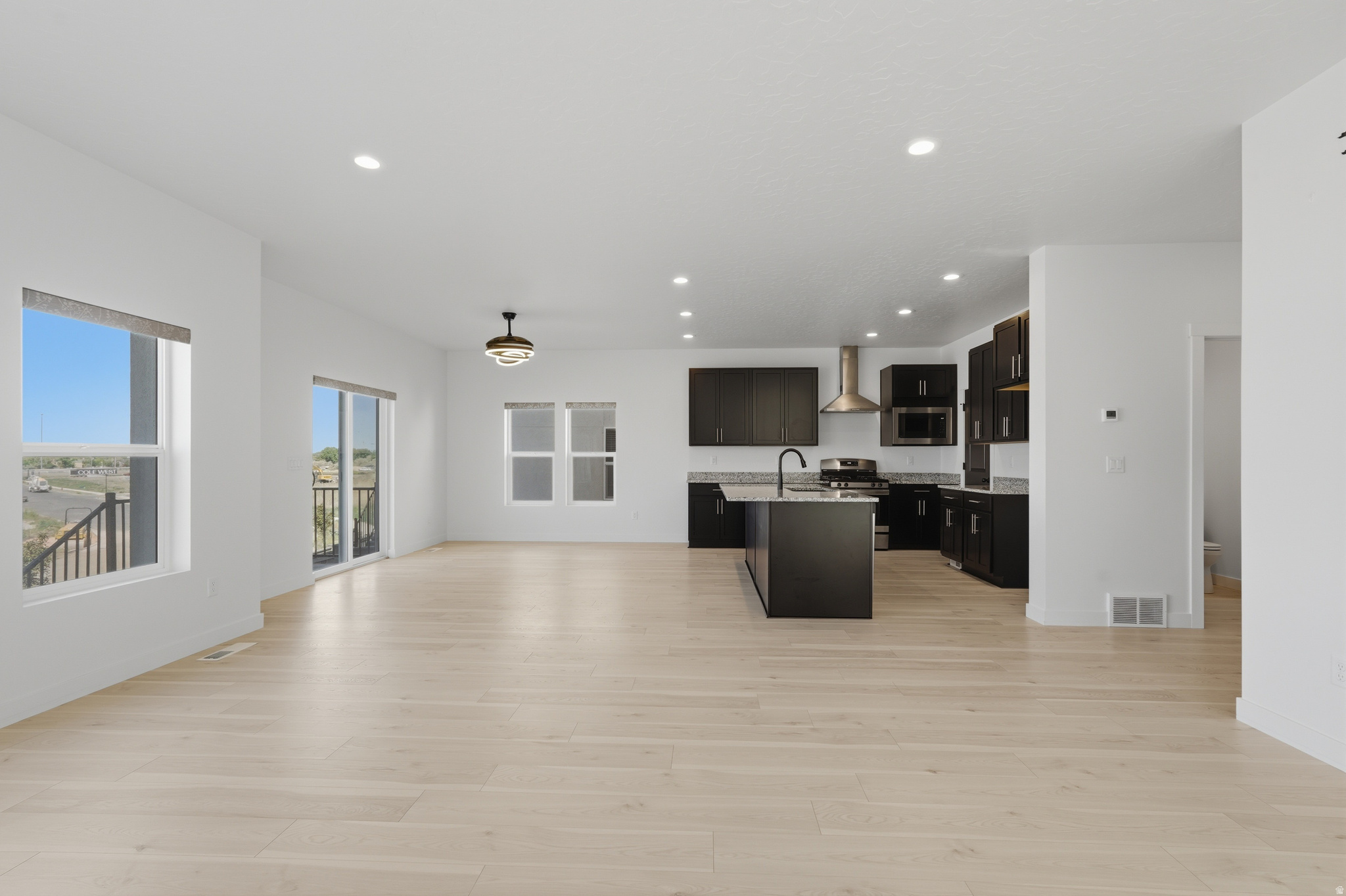 THE ROSE - Residential