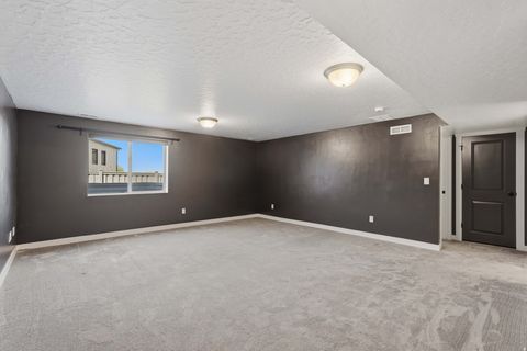 Tiny photo for 915 N EVELYN ST W, Farmington, UT 84025 (MLS # 2158557)