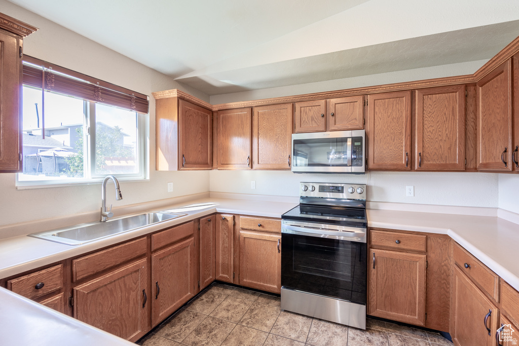 WILLOW BAY #8 - Residential Lease