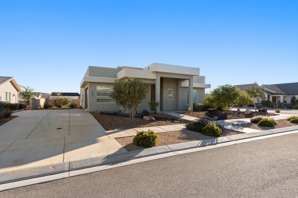 Photo of 5791 S RUSSET SUN DR, Saint George, UT 84790 (MLS # 2122514)