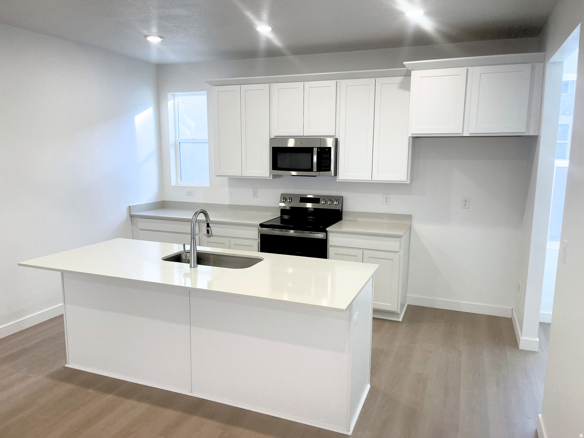 BEACON POINTE - Residential