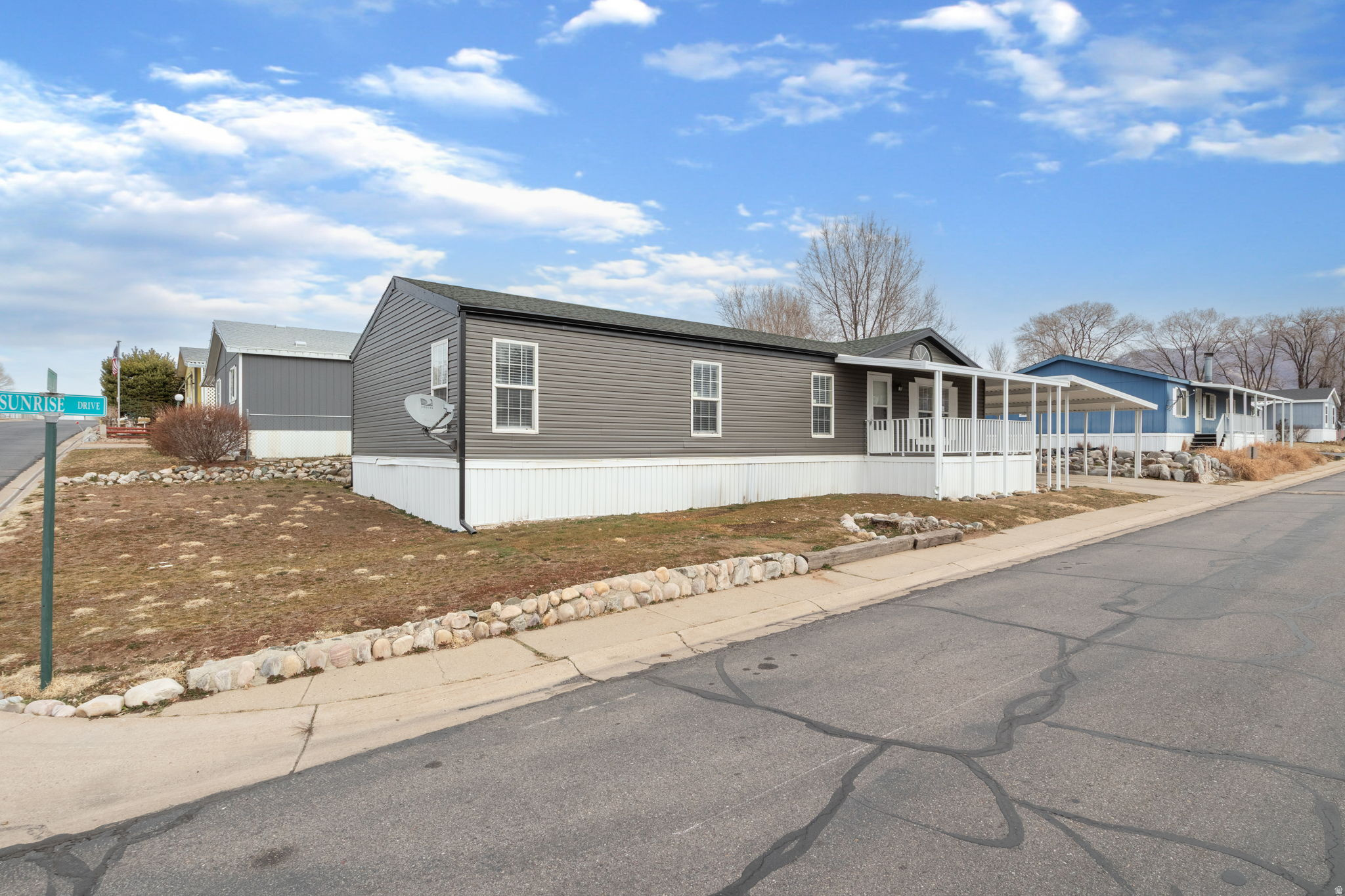 ROLLING HILLS COMMUNITY - Residential