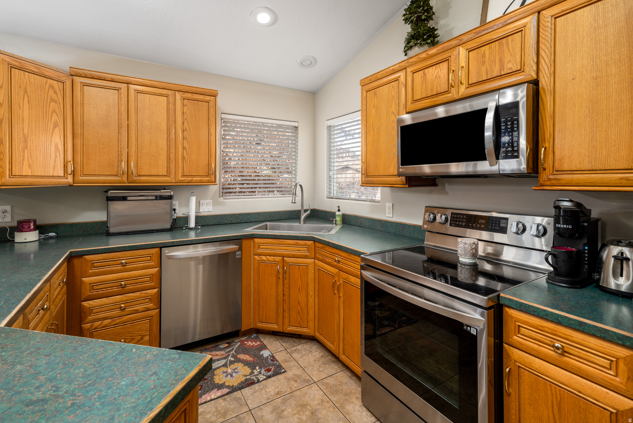 BLOOMINGTON HILLS - Residential