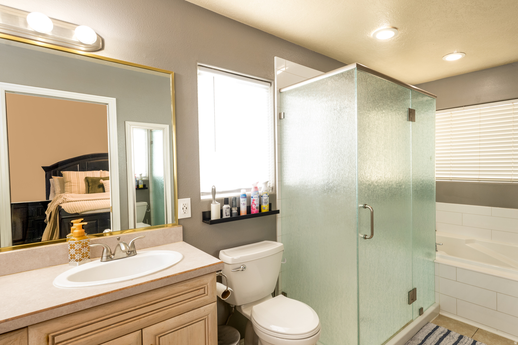 BLOOMINGTON HILLS - Residential