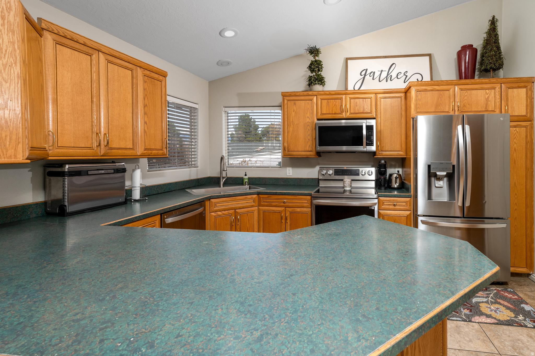 BLOOMINGTON HILLS - Residential