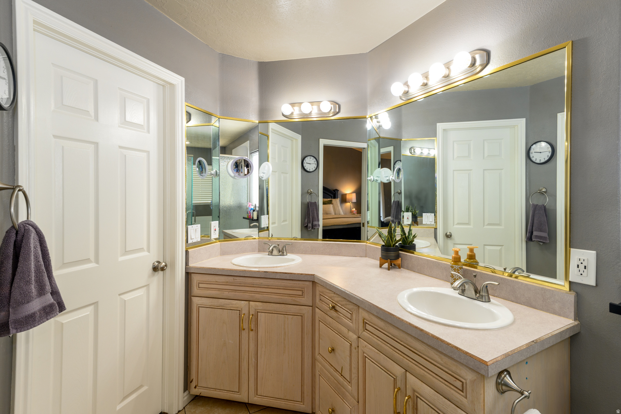 BLOOMINGTON HILLS - Residential