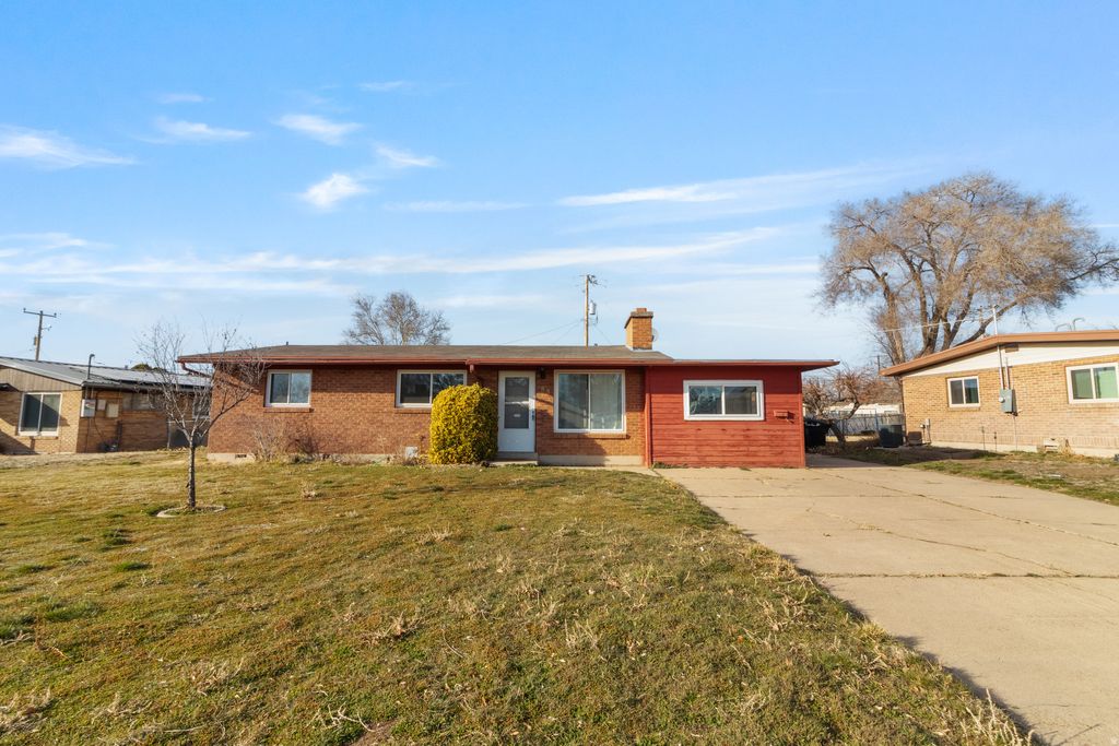 Photo of 83 W 650 N, Clearfield, UT 84015 (MLS # 2140160)