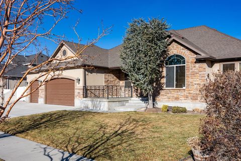 Tiny photo for 439 E MIDLAKE DR, Draper, UT 84020 (MLS # 2132167)