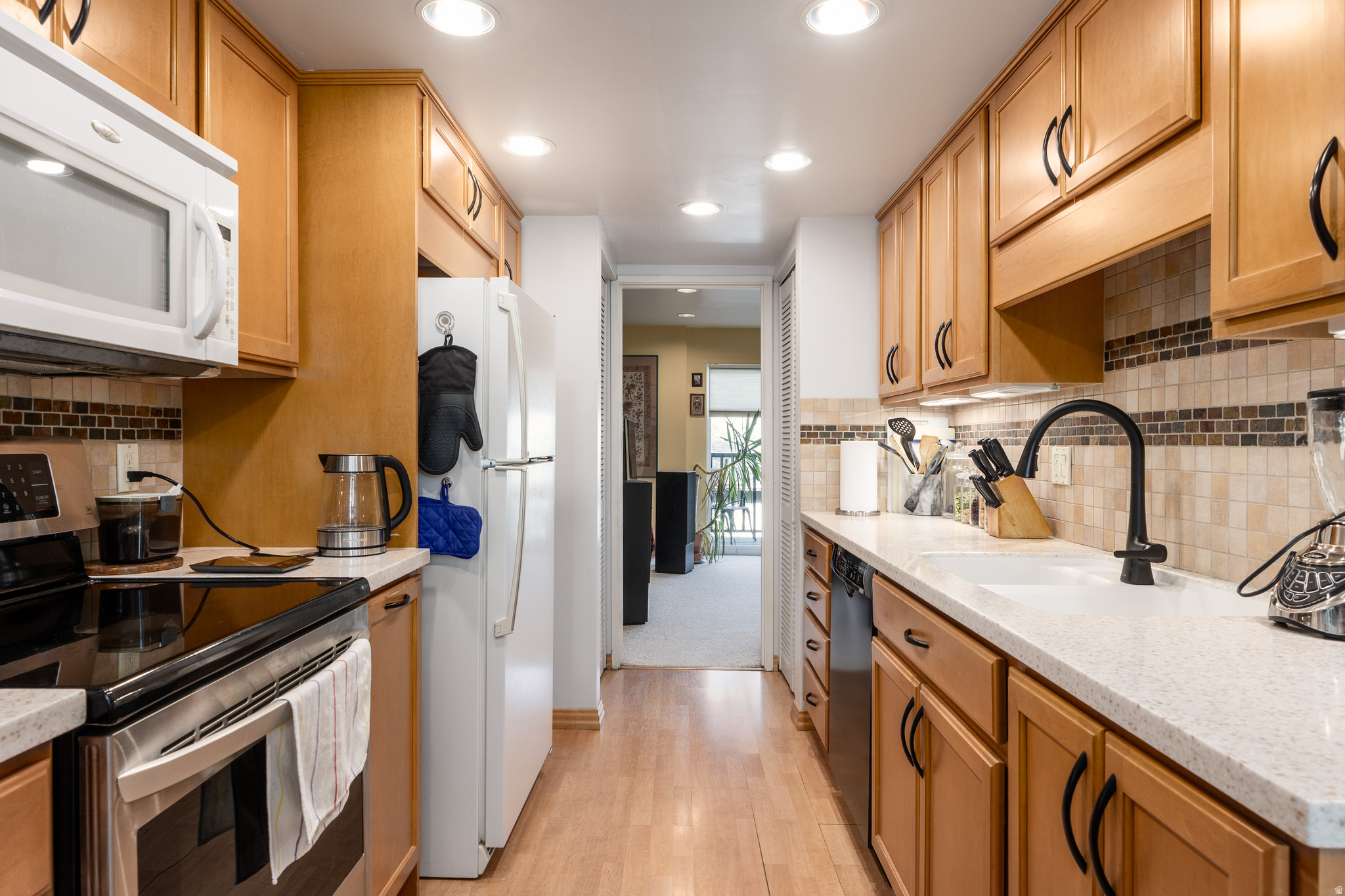 HIDDEN LAKE CONDM - Residential