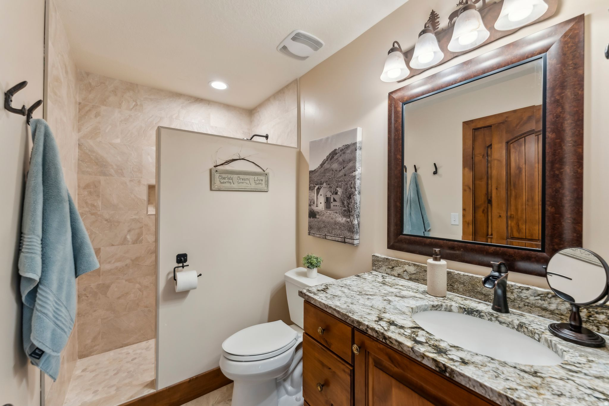 ECKER HILL - Residential