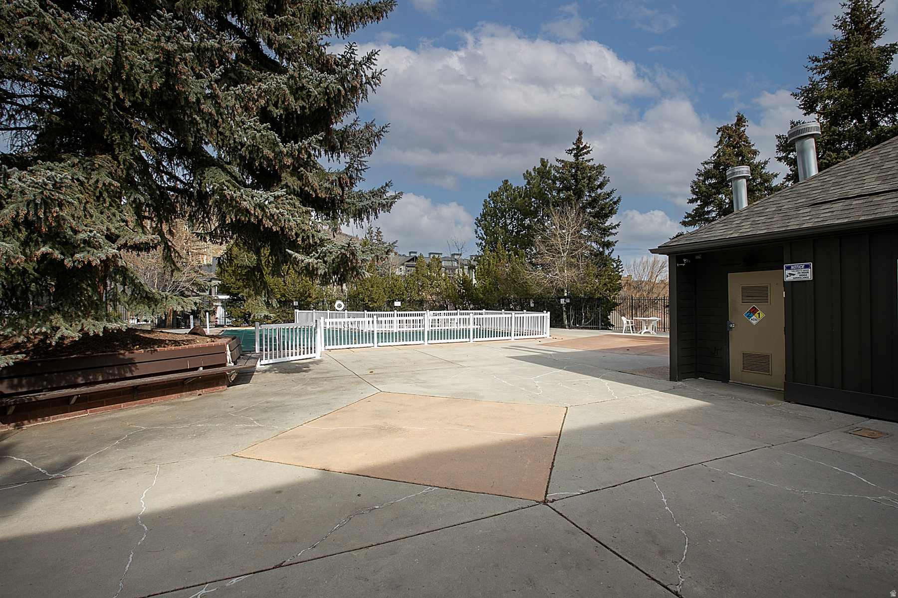 PARK WEST / HIDDEN CREEK - Residential