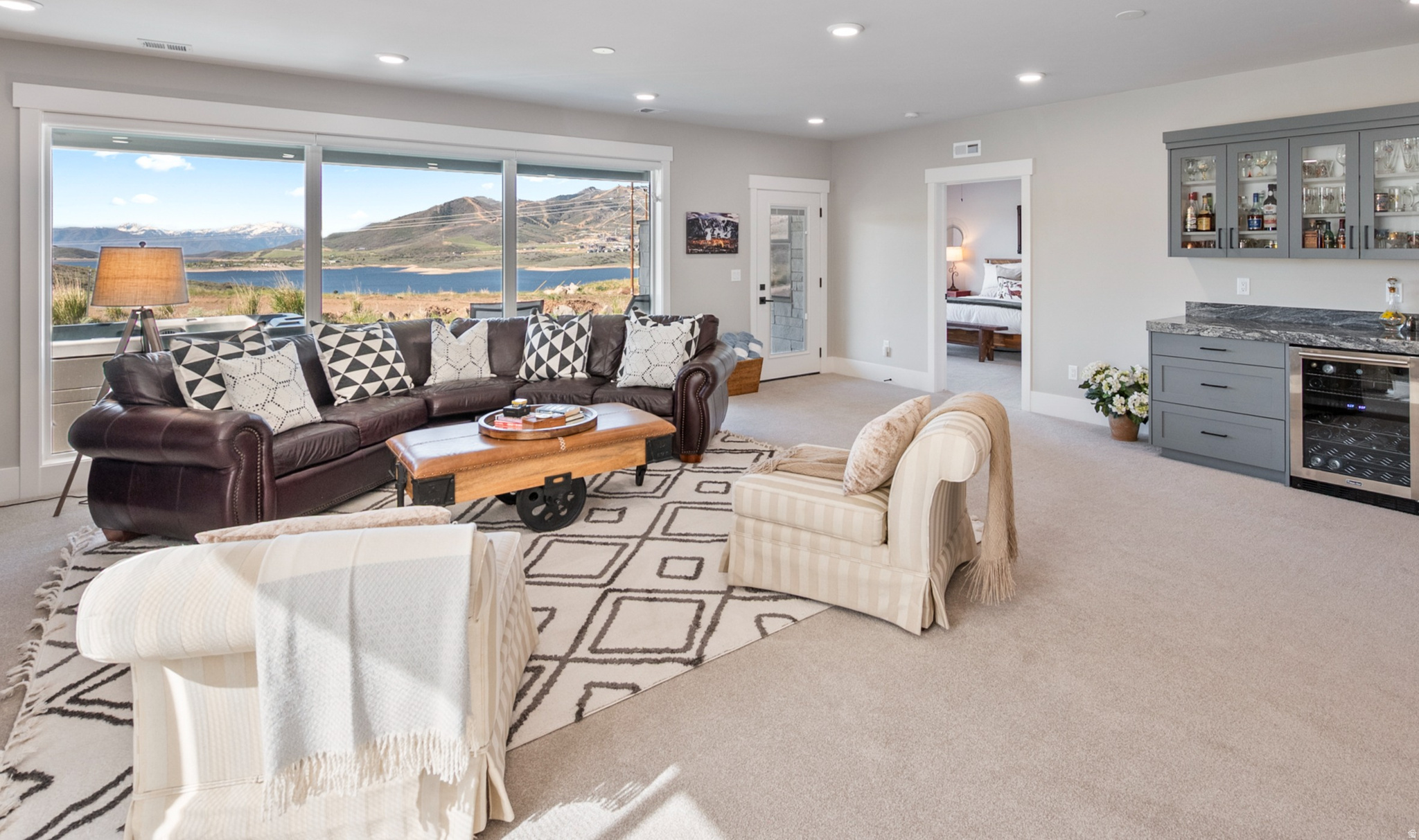 SHORELINE - Residential Income