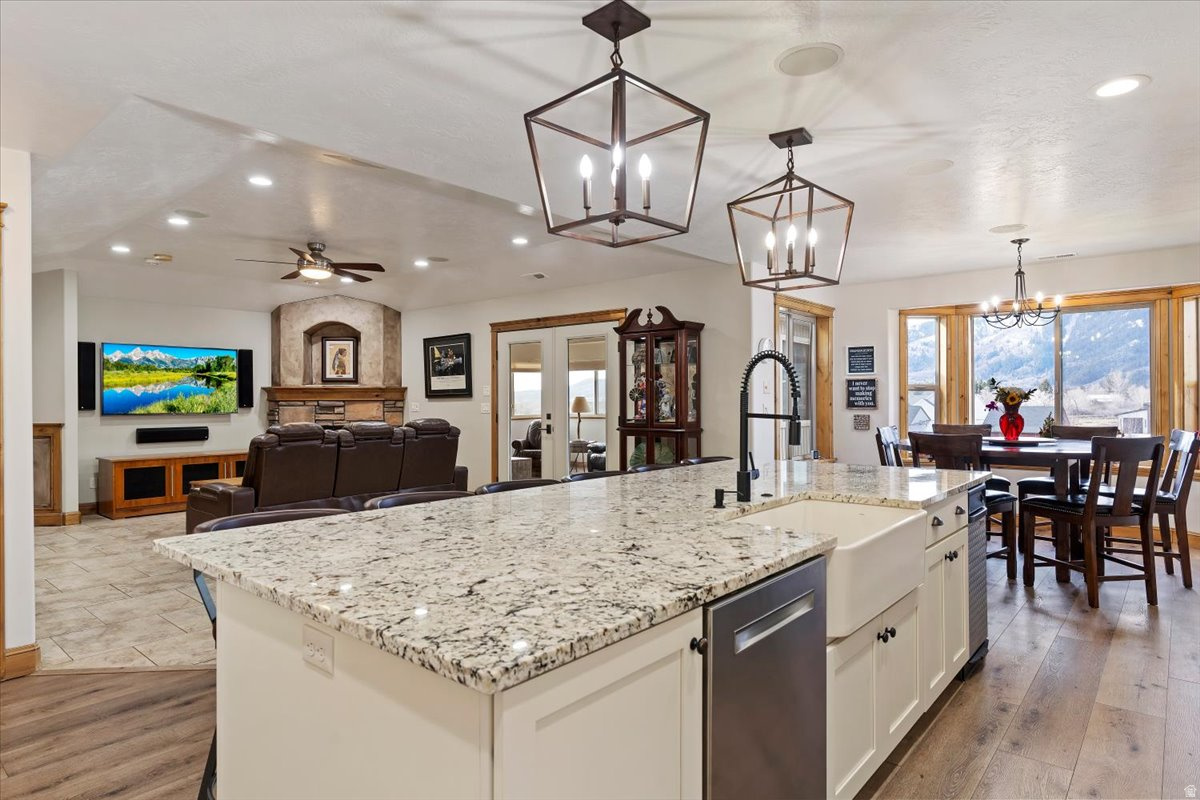 WILLOW CREEK - Residential