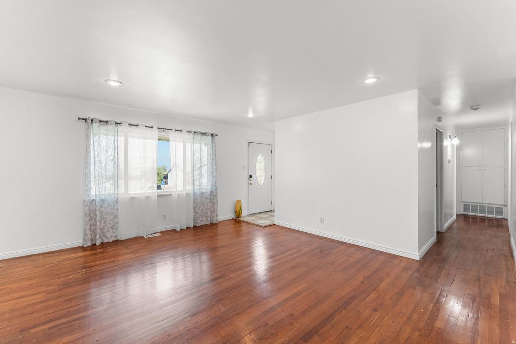 Photo of 5001 W 5320 S, Kearns, UT 84118 (MLS # 2154879)